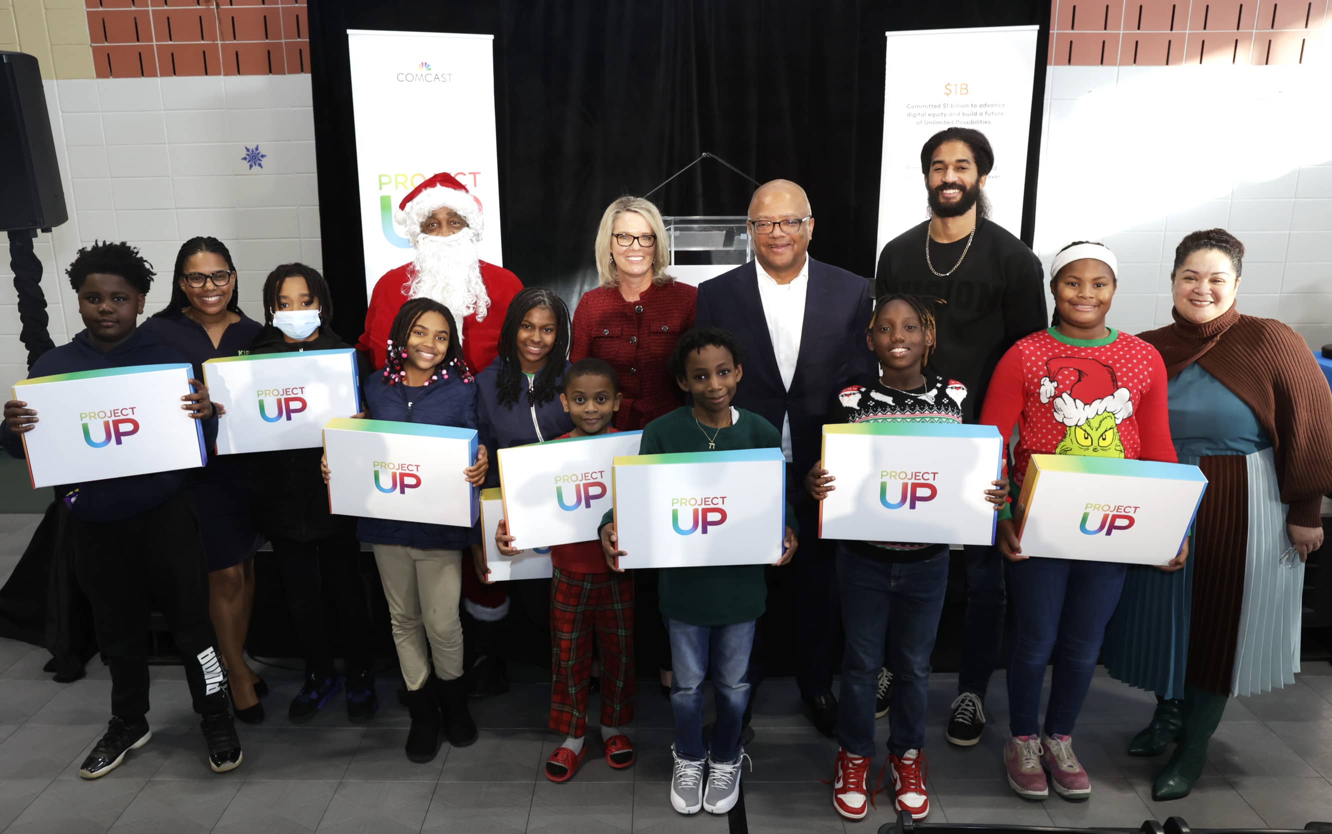 comcast-celebrates-the-holidays-with-500-laptop-donation-to-kipp-vision-academy-in-atlanta