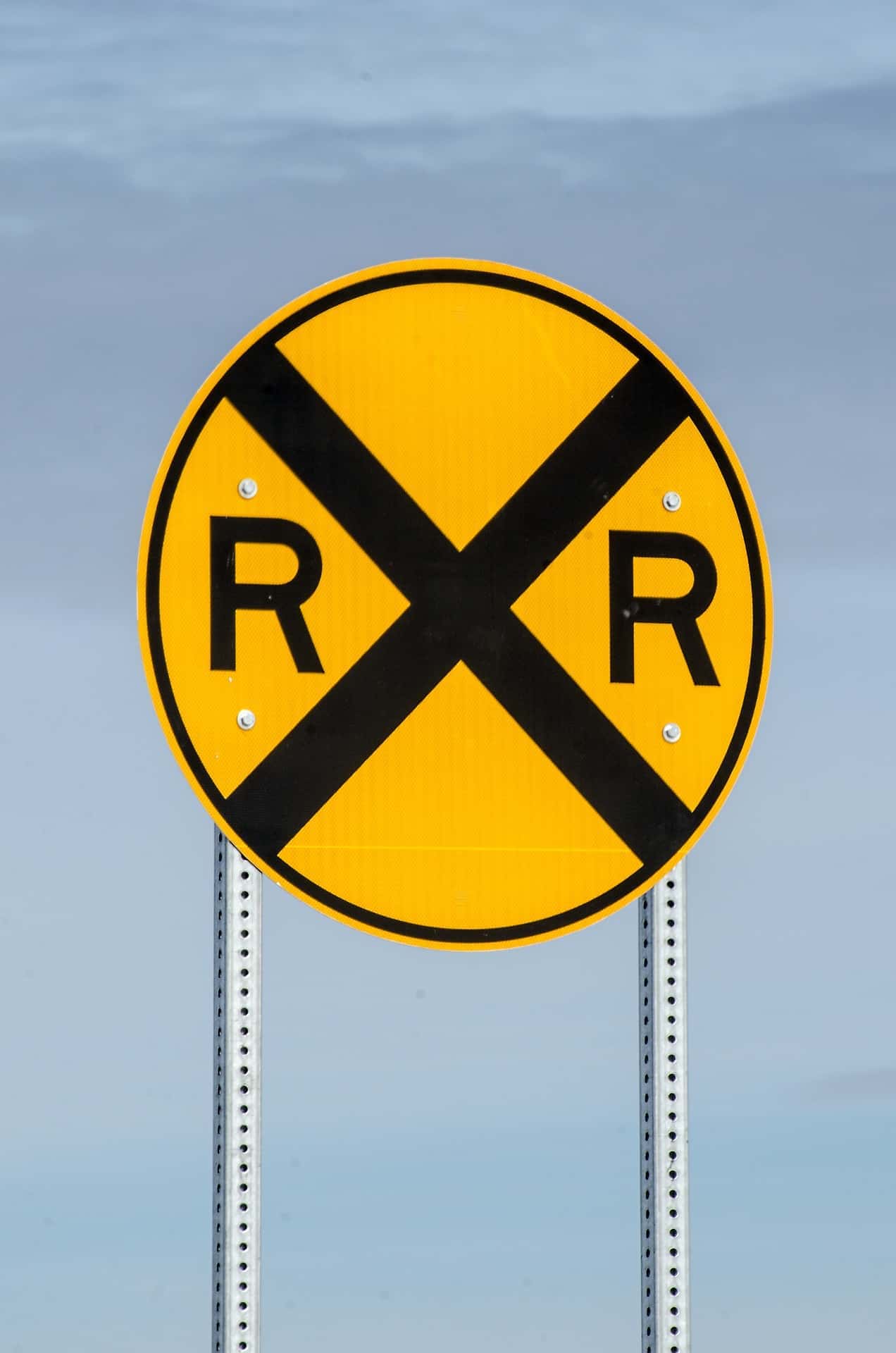 railroad-crossing-sign-1110083_1920-jpg