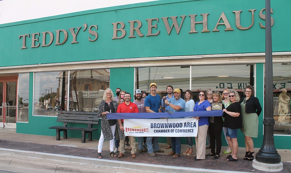 teddys-brewhaus-ribbon-cutting