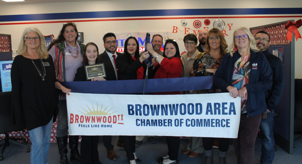 Chamber Holds Ribbon Cutting For TitleMax - Vimarsana News