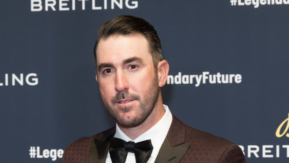 Justin Verlander declines $25M Astros option, becomes free agent