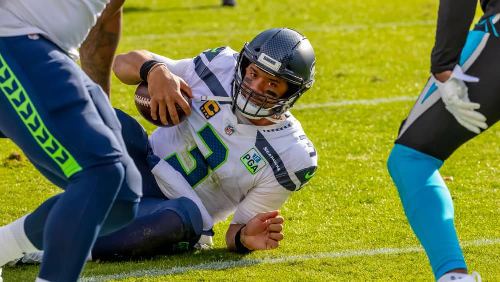 Broncos QB Russell Wilson exits game vs. Chiefs with possible head injury