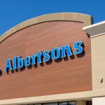 Albertsons supermarket store in Lafayette^ LA^ USA. Albertsons Companies^ Inc. is an American grocery company. Lafayette^ LA^ USA - February 13^ 2022