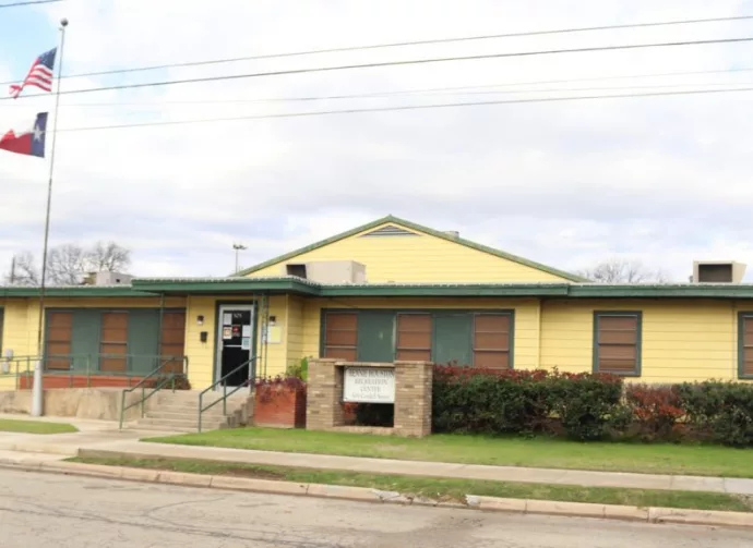 bennie-houston-center