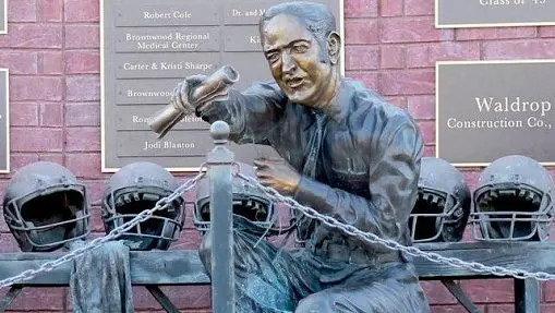 gordon-wood-statue