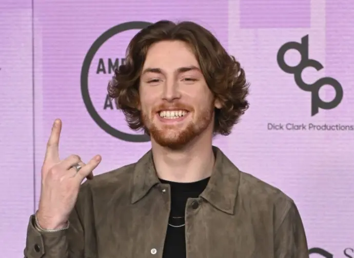 Bailey Zimmerman at the 2022 American Music Awards at the Microsoft Theatre. LOS ANGELES^ CA. November 20^ 2022