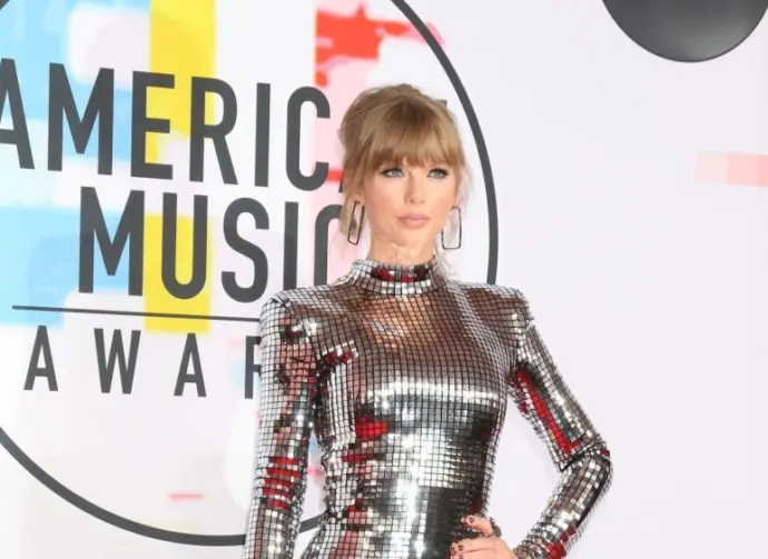 Taylor Swift at the 2018 American Music Awards at the Microsoft Theater on October 9^ 2018 in Los Angeles^ CA