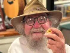1777932778-4602652_charlie_obituary_picture
