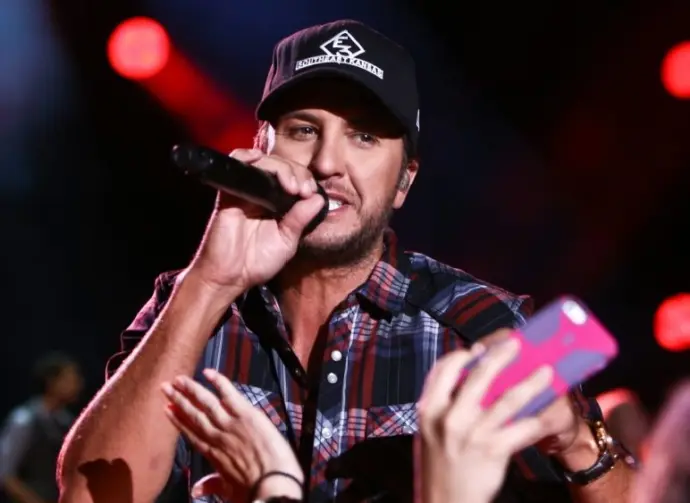 Luke Bryan performs at Nissan Stadium during the 2017 CMA Festival on June 8^ 2017 in Nashville^ Tennessee. NASHVILLE^ TN - JUNE 08