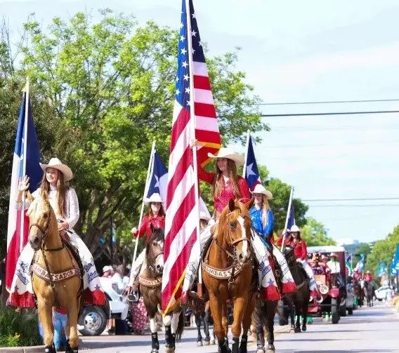 rodeo-parade-2-cropped