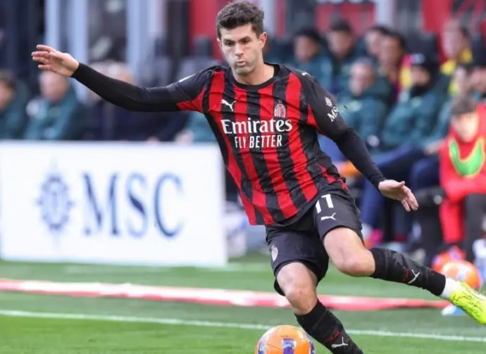 Christian Pulisic (AC Milan) dribbles in front court in the first half during soccer game AC Milan vs Hellas Verona^ Serie A Enilive 2025-2026 day 17 at San Siro Stadium Italy^ Milan^ 2025 12 28: