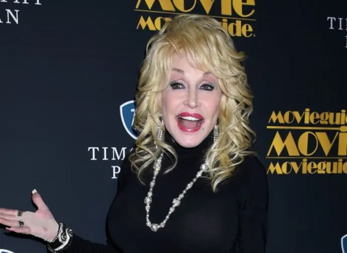 Dolly Parton arrives at the 24th Annual MovieGuide Awards on February 5^ 2016 in Los Angeles^ CA