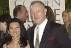 GENE HACKMAN & wife at the Golden Globe Awards at the Beverly Hills Hilton Hotel. JAN 19 2003