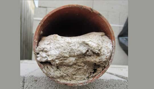 flushable-wipes-sewer-pipe