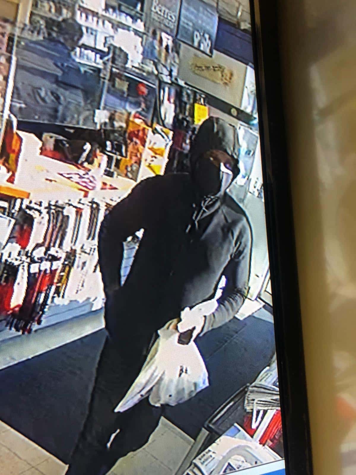 armed-robbery-suspect-061720