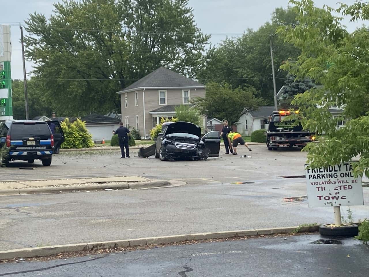 janesville-police-chase-crash-bp-gas-station