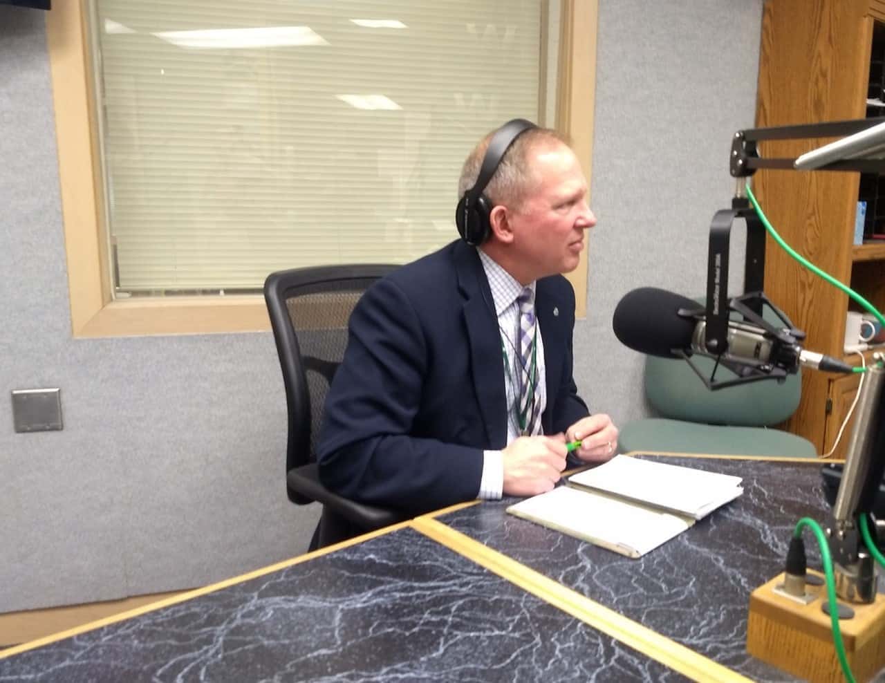 janesville-city-manager-mark-freitag-joins-tim-bremel-on-your-talk-show-on-wclo