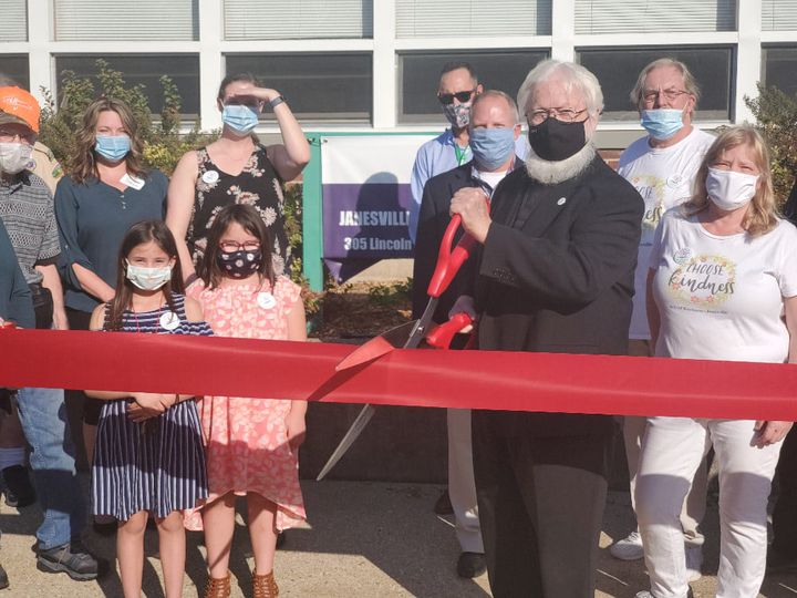 janesville-community-center-ribbon