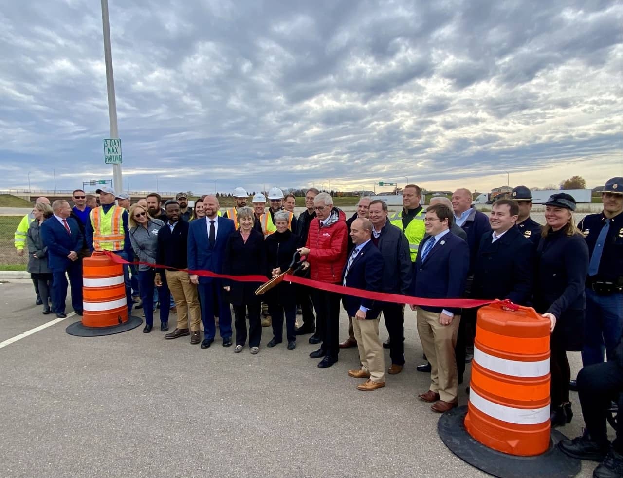 i90-ribbon-cutting-111721