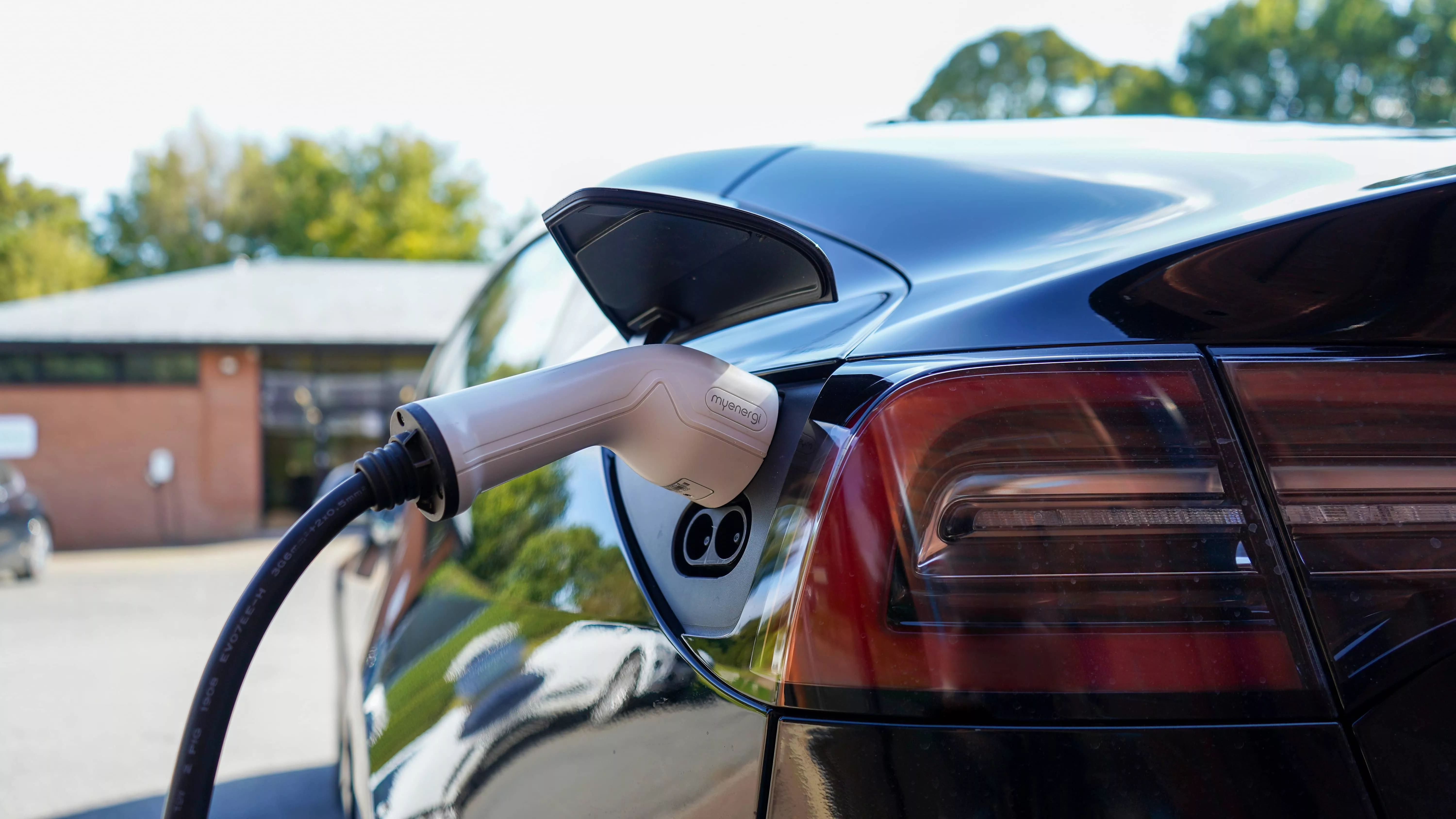 ev-charging-up955022