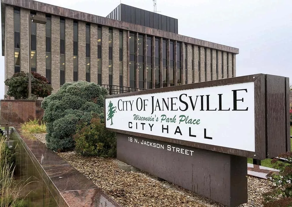 janesville-city-hall-sign-282077