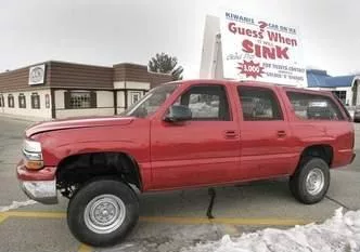 truck-on-ice-trimmed513608