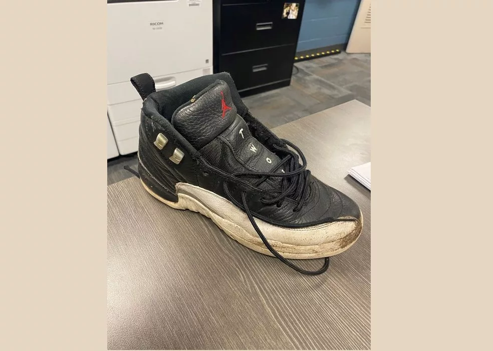beloit-police-car-theft-shoe-010724236926