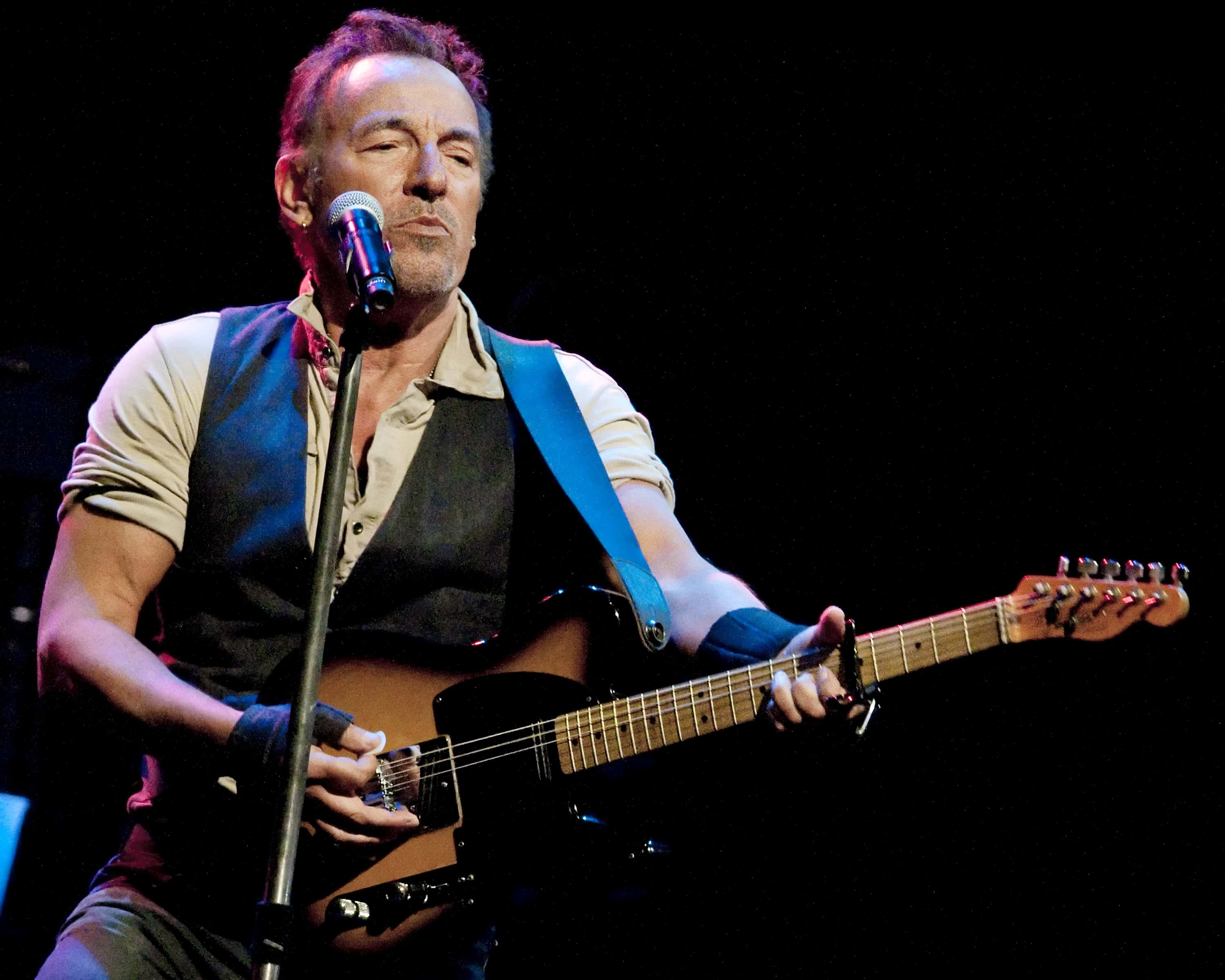 Video Trailer Bruce Springsteen Documentary.. 100.7 WZXL