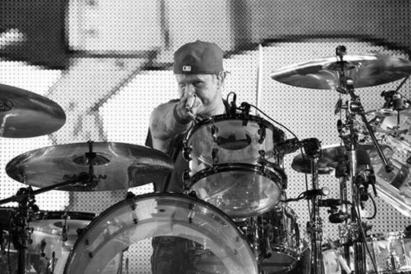 Drummer Chad Smith comes to Stone Harbor gallery! - Vimarsana News
