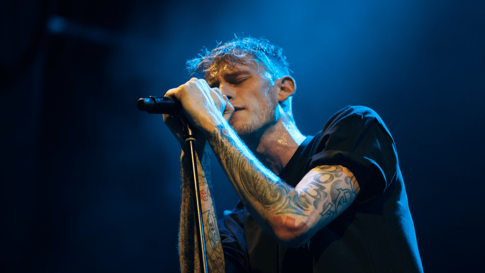Hulu to air new Machine Gun Kelly documentary titled "Machine Gun Kelly's Life in Pink" - Vimarsana News