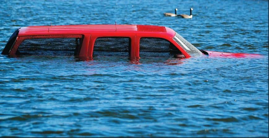 truck-on-ice-sunk