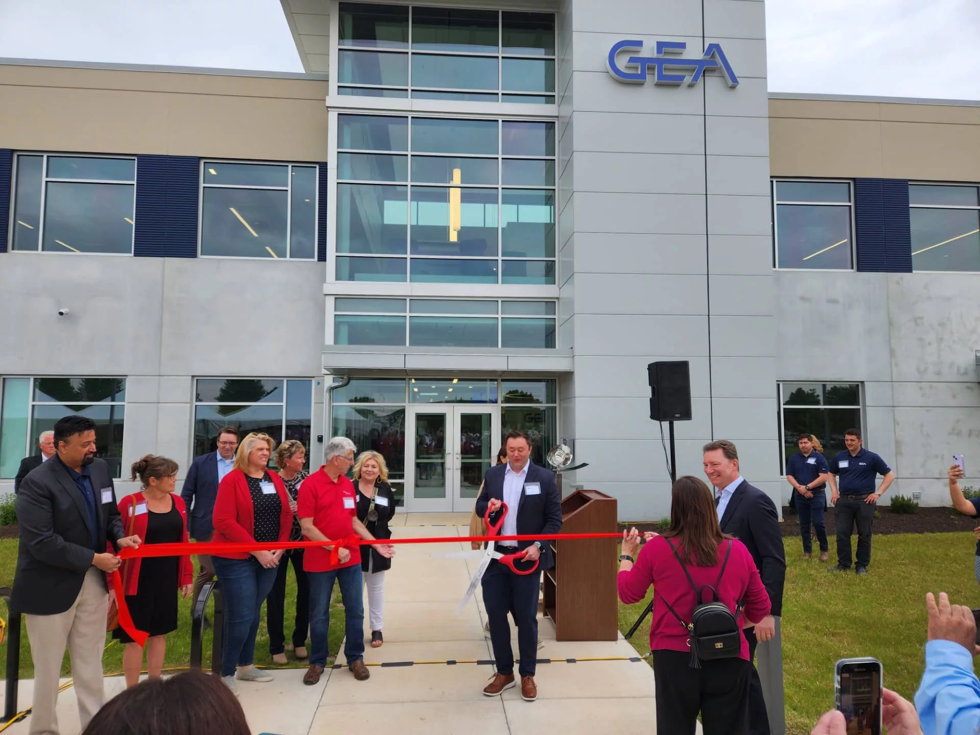 gea-ribbon-cutting264502