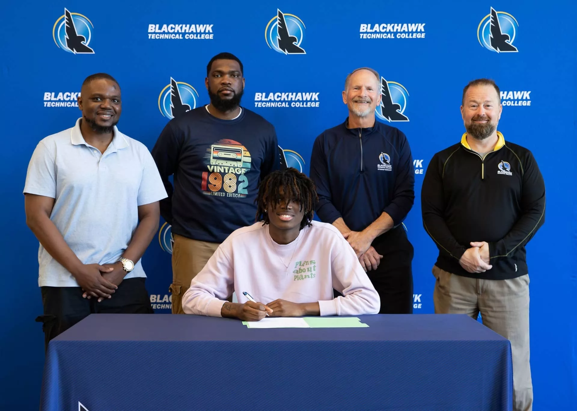 koline-vance-signing379833