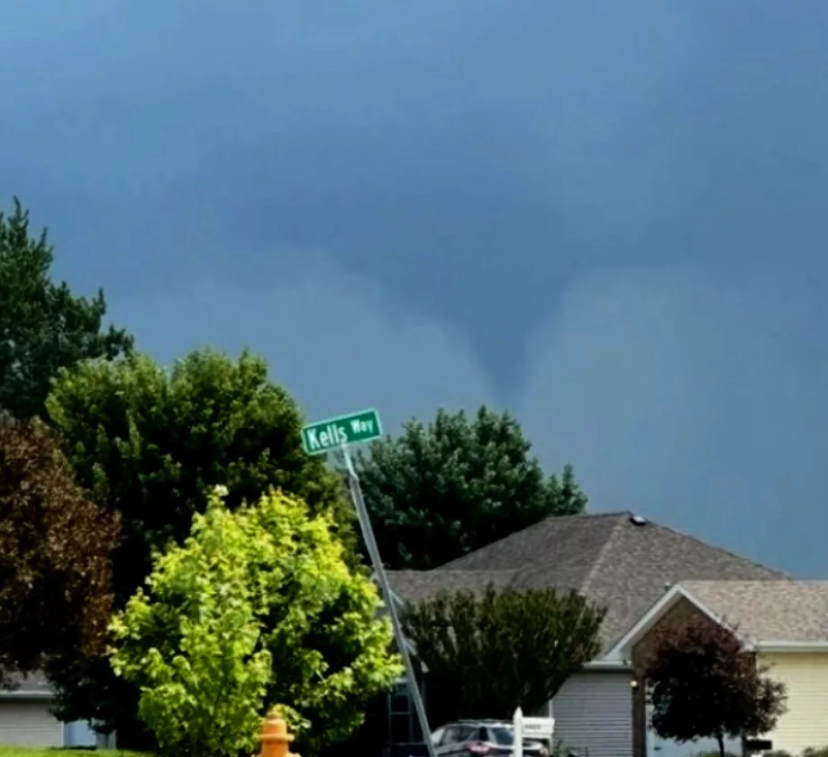 cold-air-funnel-spotted-over-east-edge-of-janesville397929