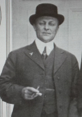 Tom jones boxing manager