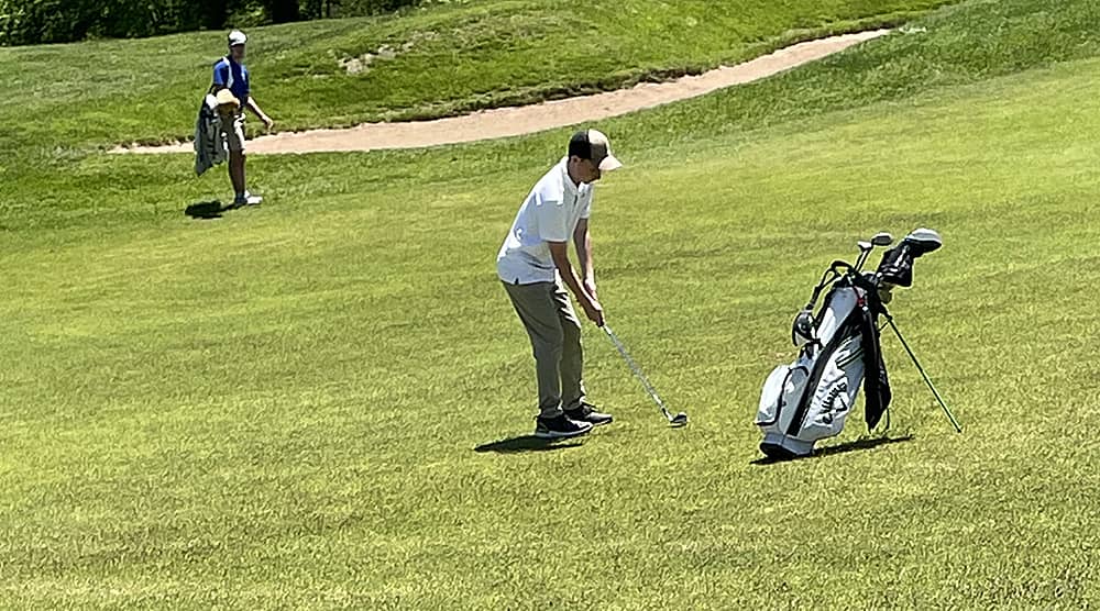 Johnston competes in Class 1 golf