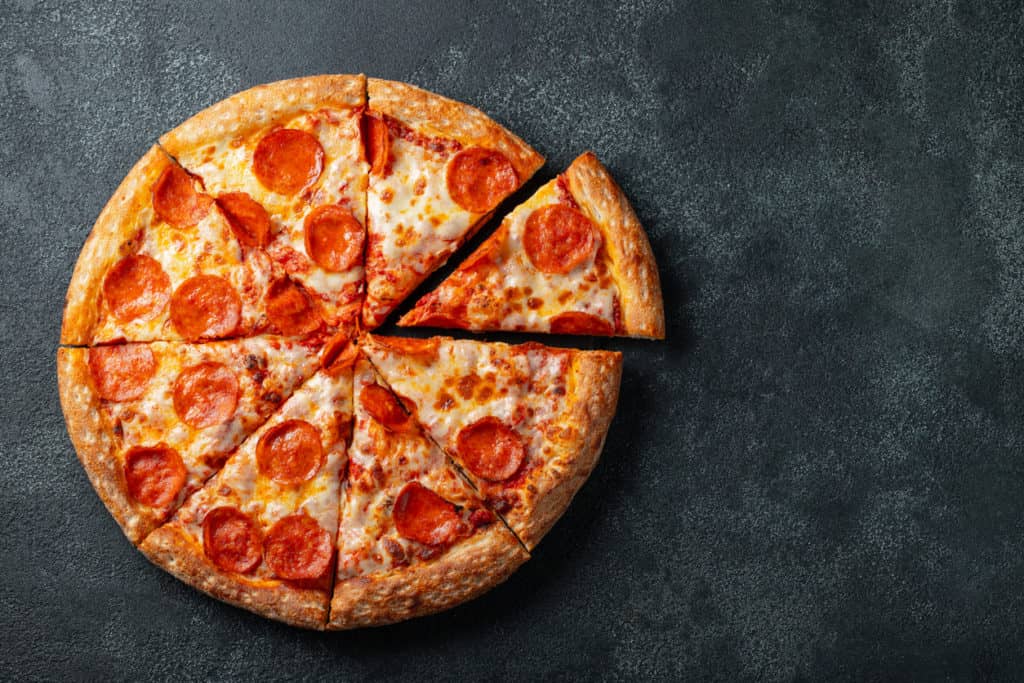 A Grad Student Raised Over $30,000 For Charity, Giving Free Pizzas Out Of Second Floor Window - Vimarsana News