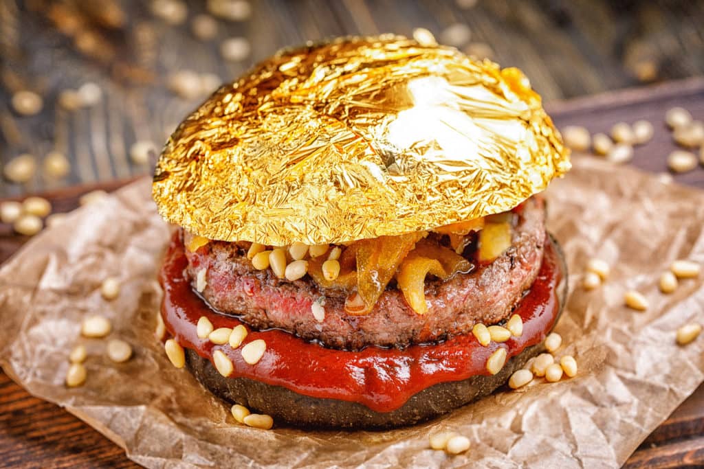 Dutch Restaurant Reveals World S Most Expensive Burger Too Fabulous To Eat Kayla Channel 94 1 Omaha S 1 Hit Music Station