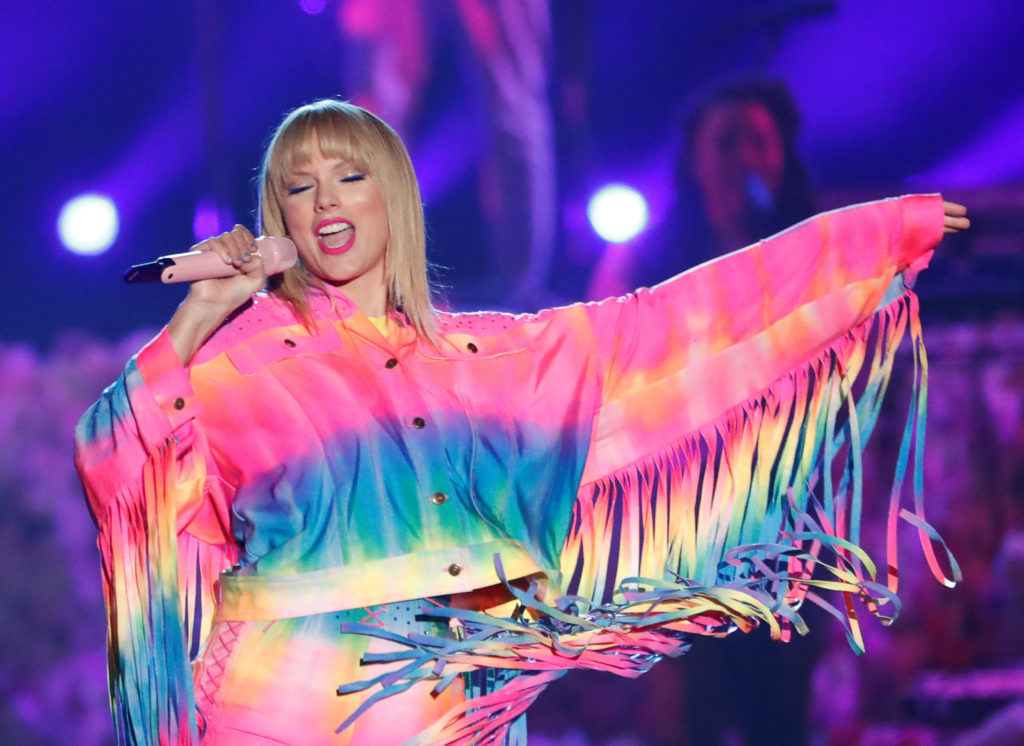 Taylor Swift's Childhood Home Hit The Market For One Million Dollars | Kayla | Channel 94.1 - Vimarsana News