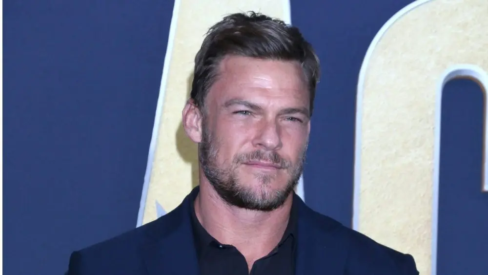 Alan Ritchson at the 2022 Academy of Country Music Awards Arrivals at Allegient Stadium on March 7^ 2022 in Las Vegas^ NV