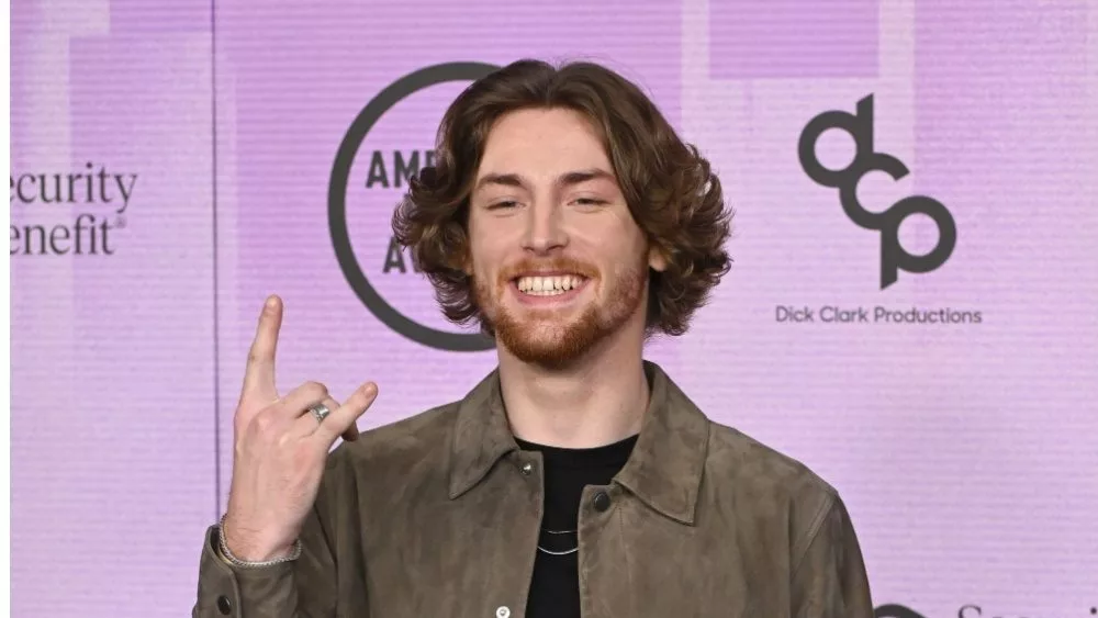 Bailey Zimmerman at the 2022 American Music Awards at the Microsoft Theatre. LOS ANGELES^ CA. November 20^ 2022