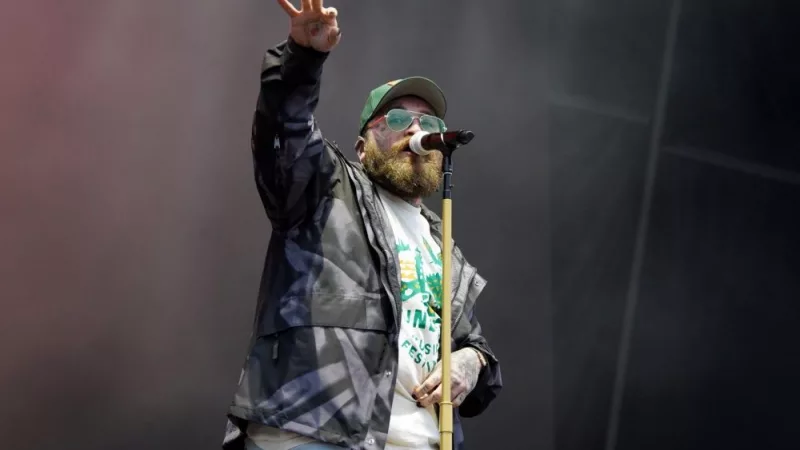 Teddy Swims performs on stage at the 2024 Soundside Music Festival. Bridgeport^ Connecticut - September 29^ 2024