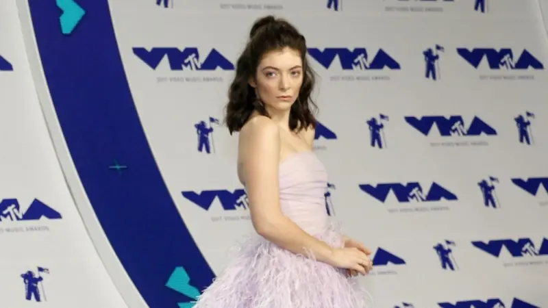 Lorde at the 2017 MTV Video Music Awards held at the Forum in Inglewood^ USA on August 27^ 2017.