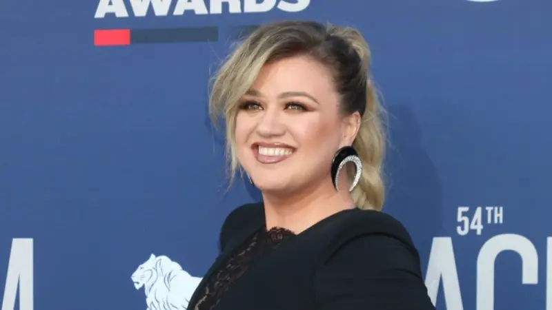 Kelly Clarkson at the 54th Academy of Country Music Awards at the MGM Grand Garden Arena on April 7^ 2019 in Las Vegas^ NV