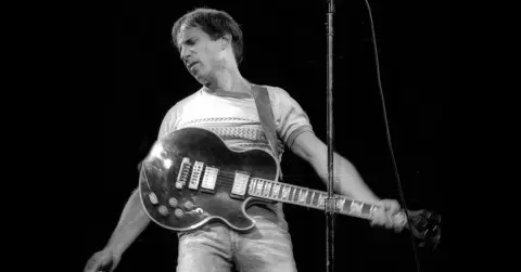yhgoe-1760025242-5542-quiz-paul_simon_song_quiz_hed593569