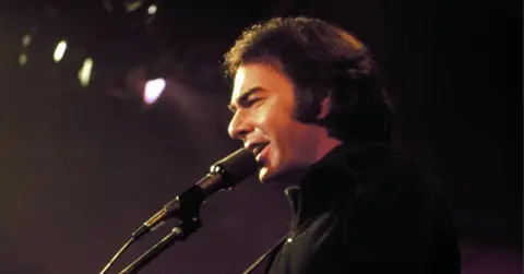 s8dlu-1761937307-5593-quiz-neil_diamond131926