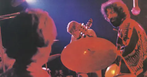 xivyn-1768231477-5694-quiz-bob_weir107703