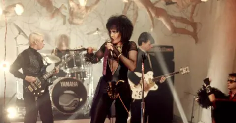 napfw-1768327204-5702-quiz-siouxie605951