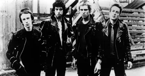 dheat-1770239087-5744-quiz-the_clash_poll_hed868775