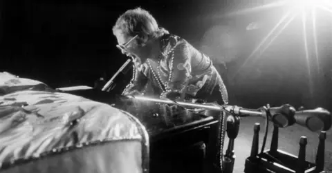 nsiqb-1773847675-5831-quiz-elton_john_hed933417